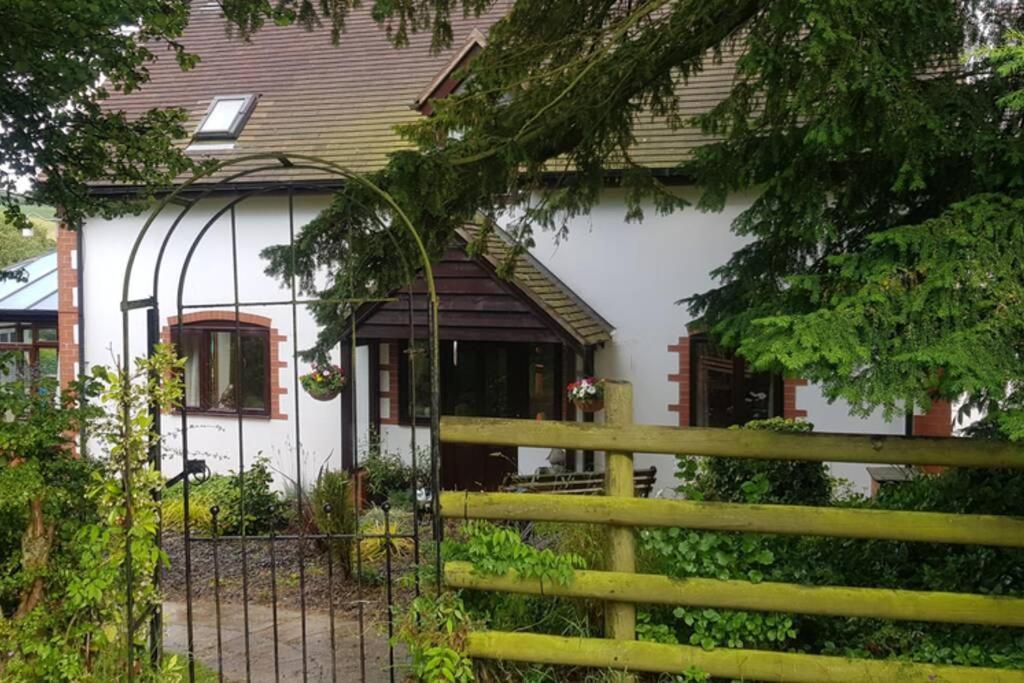 Rowan Cottages With Panoramic Views Of The Stiperstones And Walks On The Doorstep Shrewsbury Exterior photo